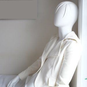 Designer Femme Carriere single button off white blazer size 34